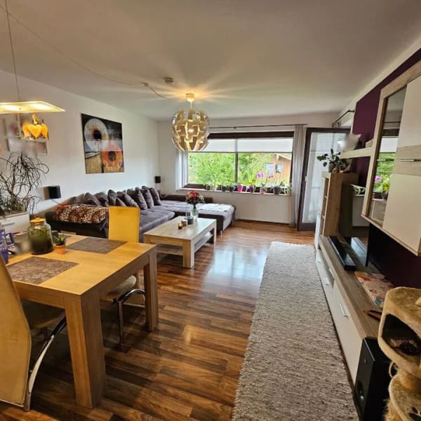 Immobilie in Schechen - *** Sofort bezugsfrei! *** Ideal für Familien *** 4 Zimmer | Stellplatz | Fußbodenheizung | Loggia - Bild 2