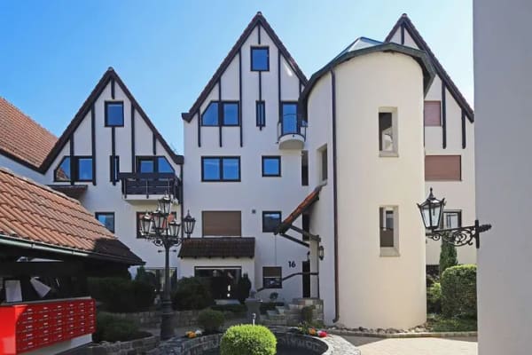 Immobilie in Sindelfingen - Ein Zuhause mit Hauscharakter: Maisonette auf 3 Ebenen inklusive 2 Tiefgaragenstellplätzen - Bild 0