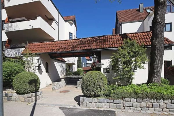 Immobilie in Sindelfingen - Ein Zuhause mit Hauscharakter: Maisonette auf 3 Ebenen inklusive 2 Tiefgaragenstellplätzen - Bild 1