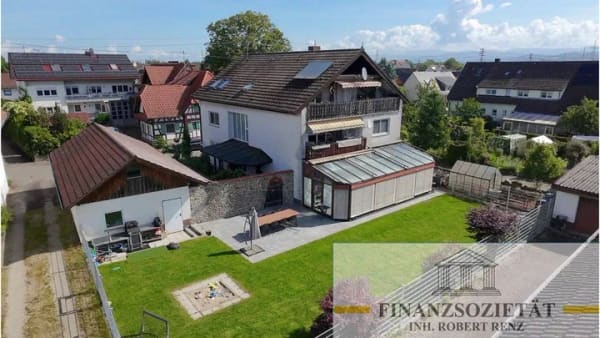 Immobilie in Offenburg - Großzügige Dachgeschosswohnung mit Weitblick, großem Balkon und Stellplatz in Waltersweier - Bild 0