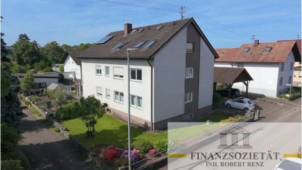 Immobilie in Offenburg - Großzügige Dachgeschosswohnung mit Weitblick, großem Balkon und Stellplatz in Waltersweier - Bild 1