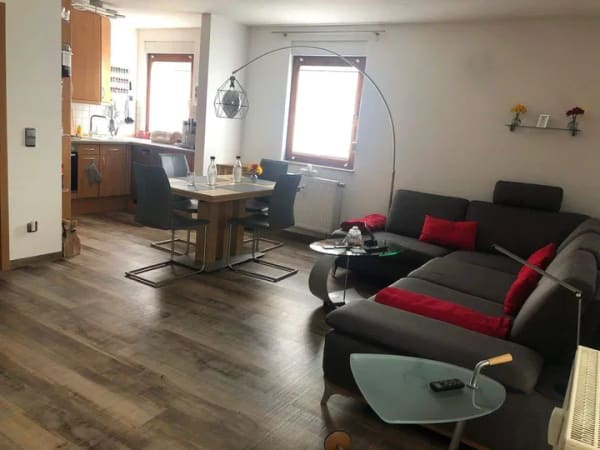 Immobilie in Leinburg - TOP-Maisonette Wohnung mit EBK und überd. Balkon _ PROVISIONSFREI - Bild 1