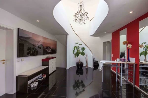Immobilie in Fridingen an der Donau - Großzügiges Familiendomizil mit unverbaubarem Blick – 299 m² Wohnfläche, Doppelgarage und viel Potenzial - Bild 1