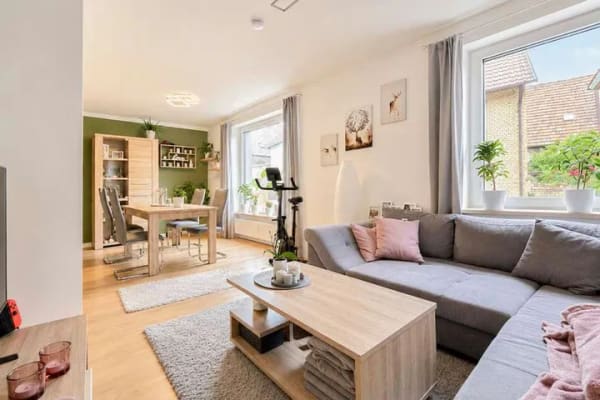 Immobilie in Bodenheim - Das blaue Haus von Bodenheim – bereits top saniert! Für Menschen, die ankommen statt sanieren wollen - Bild 1