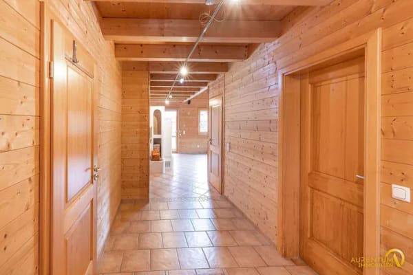 Immobilie in Bayerbach b. Ergoldsbach - 2 Häuser! Geschmackvolles A+-Holzmassivhaus mit 250 m², inkl. Einliegerbungalow & PV mit Speicher - Bild 3