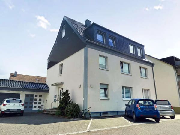 Immobilie in Leverkusen - Vermietetes 3-Familienhaus + angebauter Bungalow in attraktiver Kombination - Bild 0