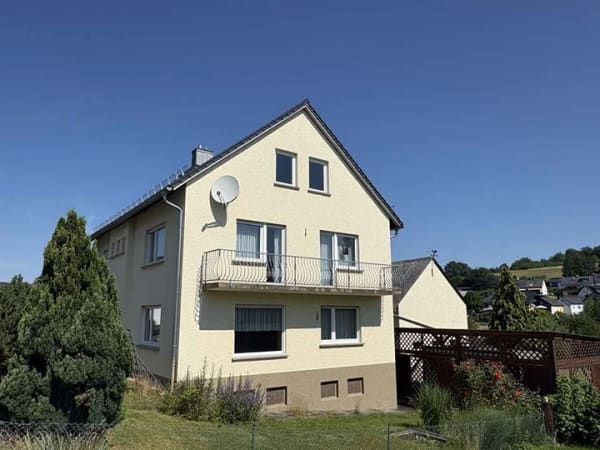 Immobilie in Hohenstein - "Großzügig und sehr gepflegt"
1-2 Familienhaus mit Nebengebäude und großem Grundstück - Bild 0