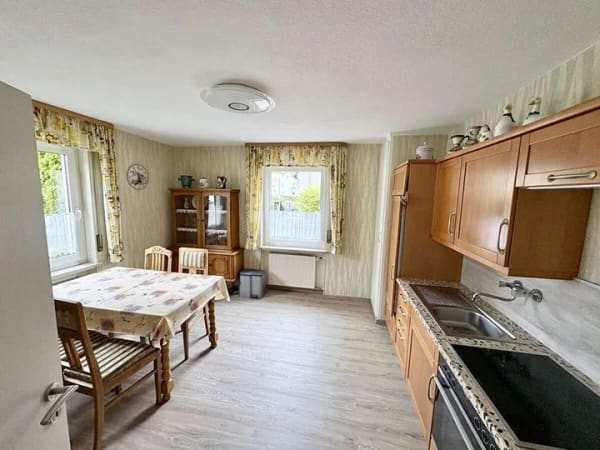 Immobilie in Hohenstein - "Großzügig und sehr gepflegt"
1-2 Familienhaus mit Nebengebäude und großem Grundstück - Bild 3