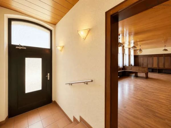Immobilie in Fürth - Vielseitige Immobilie mit Entwicklungspotenzial – Umnutzung zu Wohnraum möglich - Bild 2