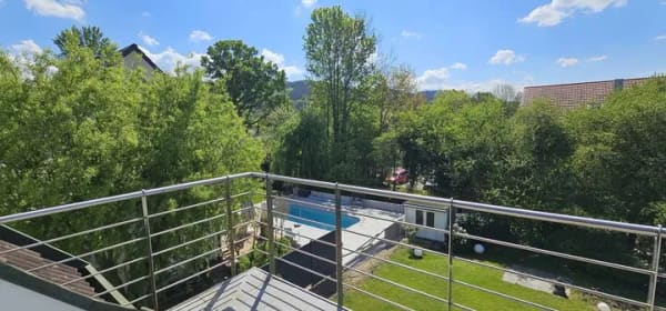 Immobilie in Gundelfingen - Außergewöhnliche 2,5-Zimmer-Dachgeschosswohnung mit Galerie, zwei Balkonen und herrlichem Ausblick i - Bild 2