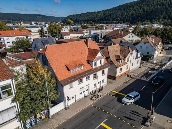 Immobilie in Tuttlingen - Zweifamilien- und Geschäftshaus mit Werkstatt - vielseitig nutzbar für Wohnen und Gewerbe - Bild 0