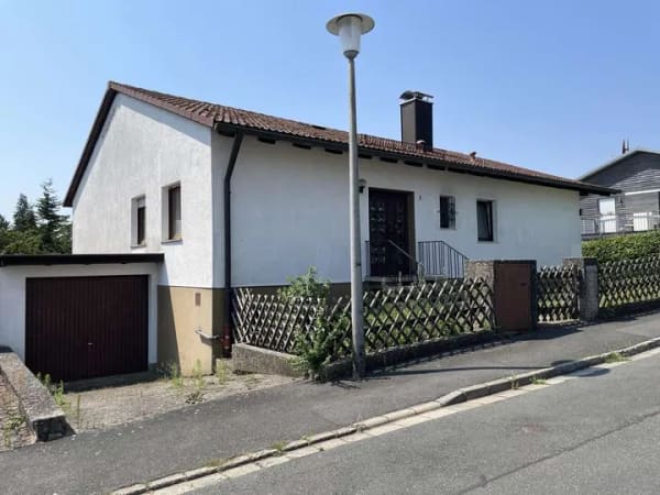 Immobilie in Marloffstein - Großzügiges Einfamilienhaus in ruhiger Südhanglage – traumhafter Weitblick ins Grüne - Bild 0