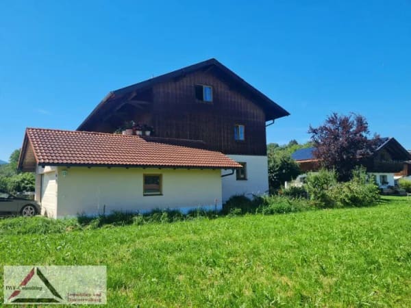 Immobilie in Bernau am Chiemsee - Modernisiertes MFH mit Bergblick - Chiemsee - voll vermietet - Bild 0