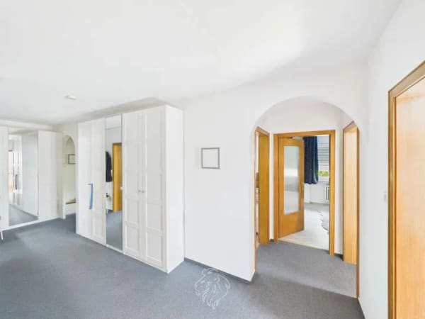 Immobilie in Zellingen - Wohnen, Vermieten, Investieren – Zweifamilienhaus mit Potenzial in Zellingen - Bild 1