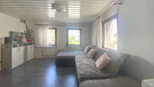 Immobilie in Dauchingen - Freistehendes Einfamilienglück mit Garten & Inhouse-Garage - Bild 1