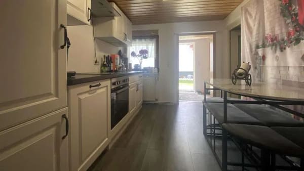 Immobilie in Dauchingen - Freistehendes Einfamilienglück mit Garten & Inhouse-Garage - Bild 2