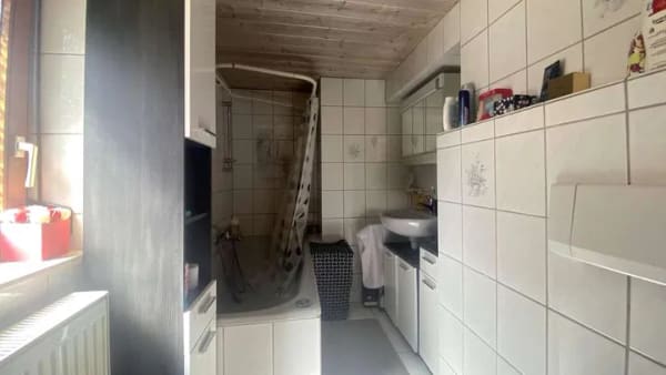 Immobilie in Dauchingen - Freistehendes Einfamilienglück mit Garten & Inhouse-Garage - Bild 4