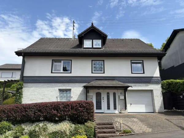 Immobilie in Wissen - Gepflegtes Ein-/Zweifamilienhaus mit Garten in zentraler Lage von Wissen! - Bild 1