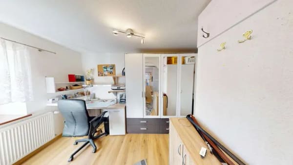 Immobilie in Halle (Saale) - *Perfekt für Familien: Haus in Halle mit 5 Zimmern nahe der Elster-Saale-Aue* - Bild 2