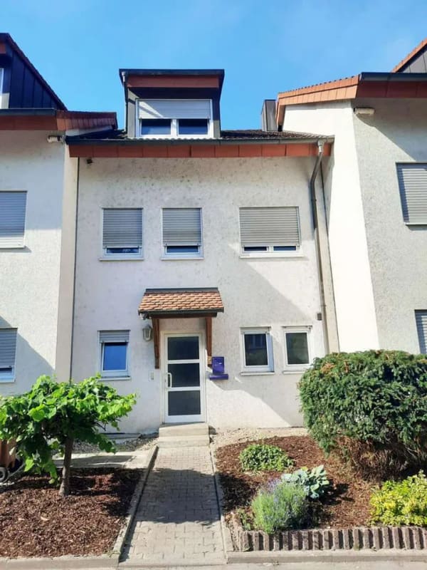 Immobilie in Neckarbischofsheim - 5 Schlafzimmer: Reihenmittelhaus mit Garten, Garage & PKW-Stpl. - Bild 0