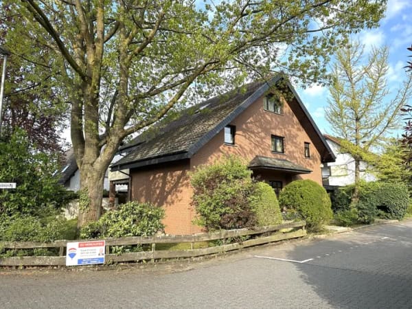 Immobilie in Kriftel - Einfamilienhaus mit integrierter Einliegerwohnung 2 Garagen und viel Platz! - Bild 3