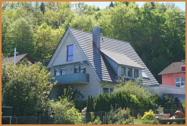 Immobilie in Haslach im Kinzigtal - Charmantes Einfamilienhaus mit Wellnessbereich und traumhaftem Ausblick in Bestlage von Haslach! - Bild 0