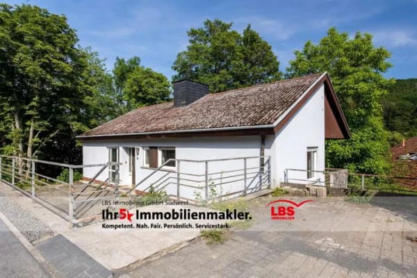 Immobilie in Daun - Zentral gelegenes EFH mit großem Grundstück und Potenzial in Daun - Bild 0