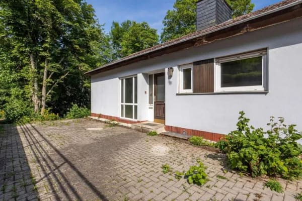 Immobilie in Daun - Zentral gelegenes EFH mit großem Grundstück und Potenzial in Daun - Bild 1