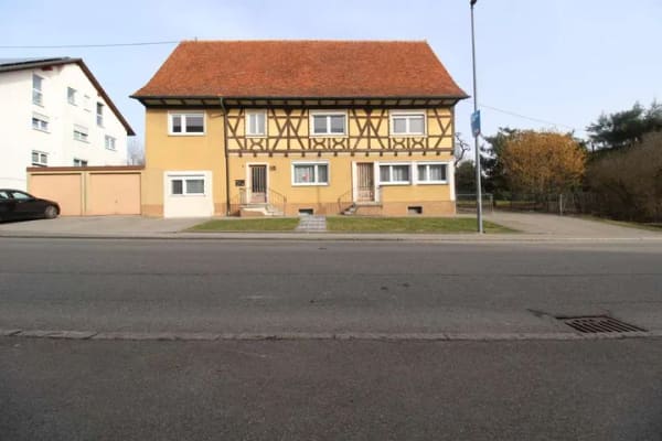 Immobilie in Dauchingen - Geräumiges 4 - Familienhaus mit Entwicklungspotenzial und Zwei Garagen in Dauchingen - Bild 0