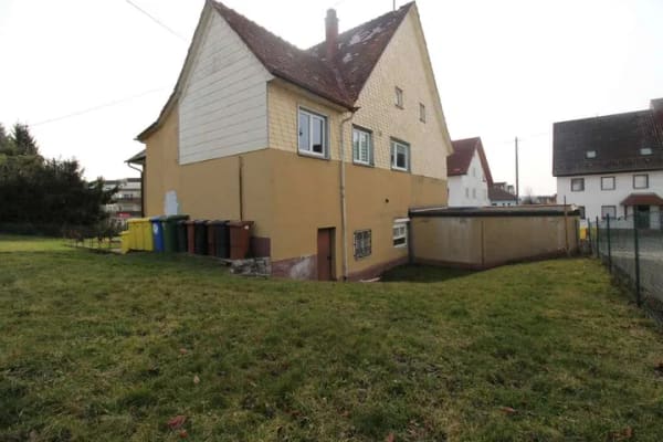 Immobilie in Dauchingen - Geräumiges 4 - Familienhaus mit Entwicklungspotenzial und Zwei Garagen in Dauchingen - Bild 3