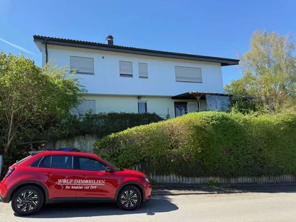 Immobilie in Engen - Freistehendes Einfamilienhaus mit Potenzial und traumhafter Aussicht - Bild 0