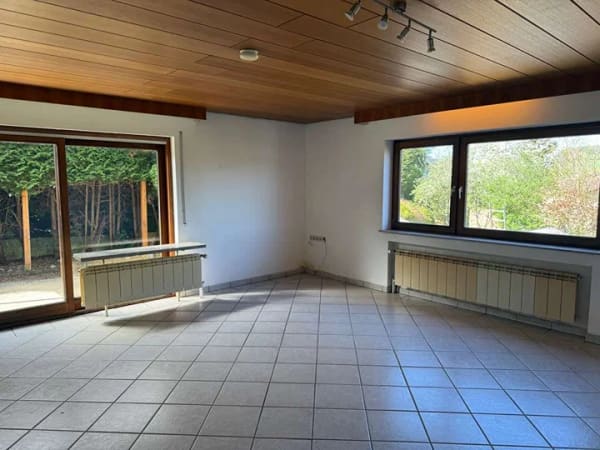 Immobilie in Engen - Freistehendes Einfamilienhaus mit Potenzial und traumhafter Aussicht - Bild 4