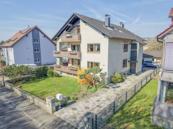 Immobilie in Goldbach - DIETZ: 3-Familienhaus mit 3 Balkonen, 2 Garagen, WEG - geteilt - 3-fach-Verglasung - Pelletsheizung - Bild 2