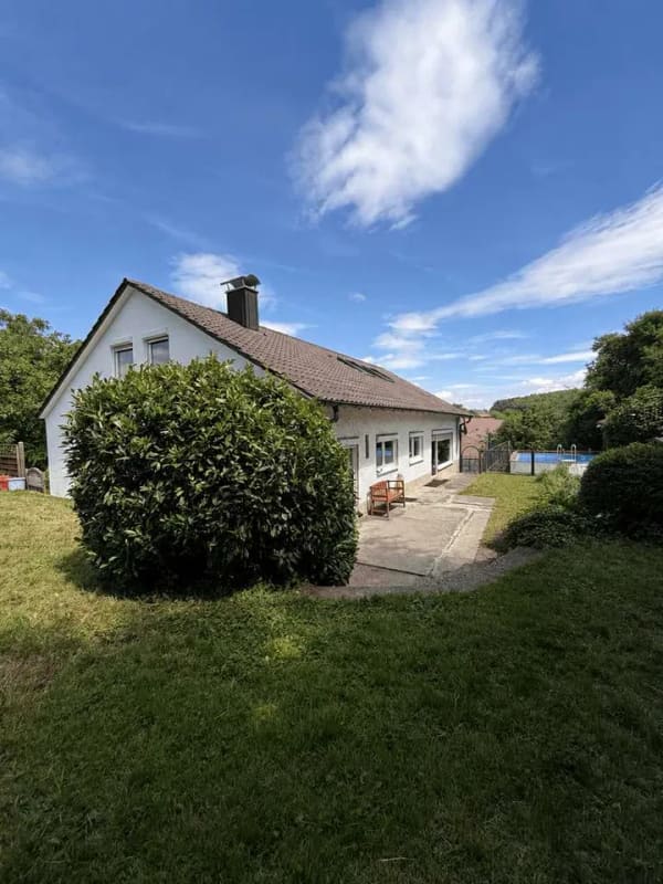 Immobilie in Billigheim - Zweifamilienhaus mit großem Garten und Potenzial - Bild 0