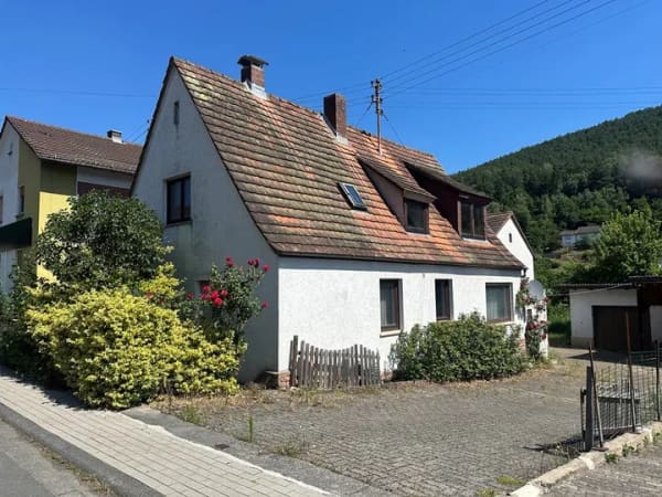 Immobilie in Altenbuch - Keine Käuferprovision! Kaufen Sie ab € 449,- mtl.* / EFH m. großem, ebenen Grundstück & Garage - Bild 1