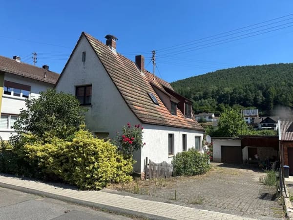 Immobilie in Altenbuch - Keine Käuferprovision! Kaufen Sie ab € 449,- mtl.* / EFH m. großem, ebenen Grundstück & Garage - Bild 2