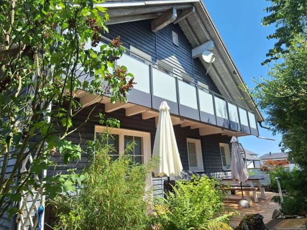 Immobilie in Deining - Großzügig leben & wohnen -  Besonderes Holzhaus mit großem Garten & Garage in Großalfalterbach - Bild 0