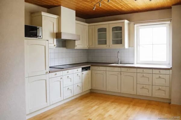 Immobilie in Deining - Großzügig leben & wohnen -  Besonderes Holzhaus mit großem Garten & Garage in Großalfalterbach - Bild 2