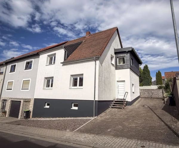 Immobilie in Püttlingen - Modernisiertes Einfamilienhaus in kleiner Nebenstraße von Püttlingen - Bild 0