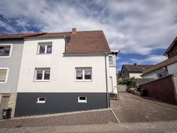 Immobilie in Püttlingen - Modernisiertes Einfamilienhaus in kleiner Nebenstraße von Püttlingen - Bild 1