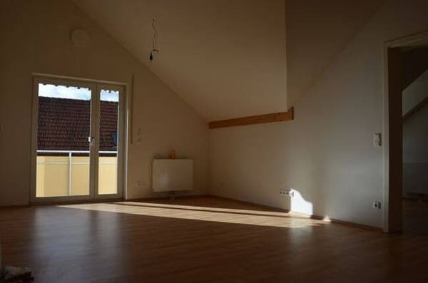 Immobilie in Penzing - Charmante 3-Zimmer Dachgeschosswohnung mit Sichtdachtstuhl und Aufzug - Bild 3