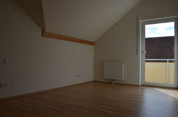 Immobilie in Penzing - Charmante 3-Zimmer Dachgeschosswohnung mit Sichtdachtstuhl und Aufzug - Bild 4