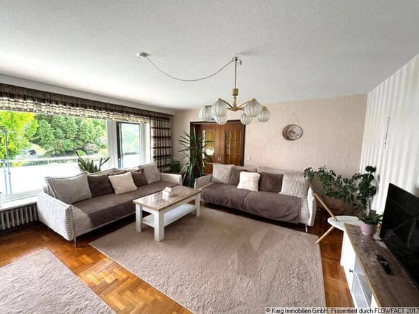 Immobilie in Dauchingen - Sonnige 5 Zimmerwohnung mit Balkon und Wintergarten - Bild 2