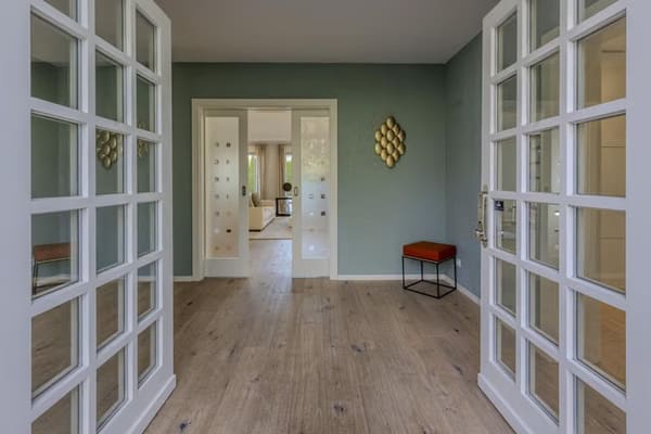 Immobilie in Straßlach-Dingharting - Moderne Villa in Straßlach, direkt am Waldrand - Bild 0