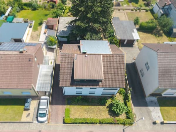 Immobilie in Waghäusel - Investieren oder selbst einziehen: Attraktives Dreifamilienhaus - Bild 1