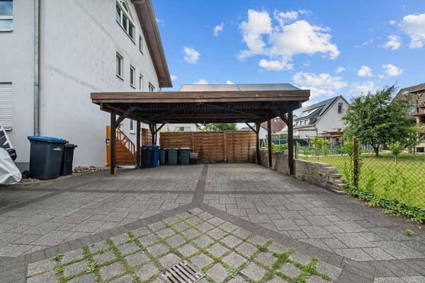 Immobilie in Sexau - Helle Maisonette, 4 Zimmer auf zwei Etagen, zwei Balkone, Garten und Solar-Carport IN SEXAU - Bild 2