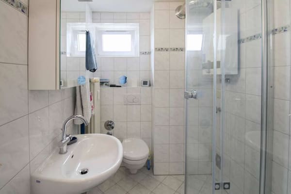 Immobilie in Ludwigshafen am Rhein - Helle 1-Zimmer-Wohnung mit Südwest-Balkon, Fernwärme und Weitblick - Bild 3