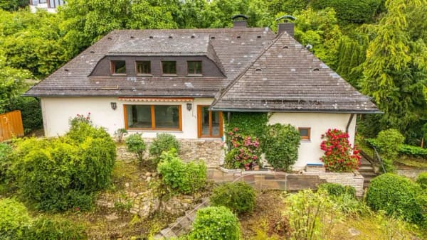 Immobilie in Sulzbach-Rosenberg -     Einzigartige Hanglage trifft auf vielfältige Gestaltungsmöglichkeiten - Bild 0