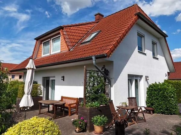 Immobilie in Laage - Massiv gebautes Einfamilienhaus mit Vollkeller in Laage - Bild 0
