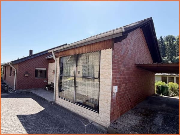 Immobilie in Raumbach - Haus in sonniger Grünblicklage und wohnlich gestalteter Garage mit Nutzungsvielfalt - Bild 1